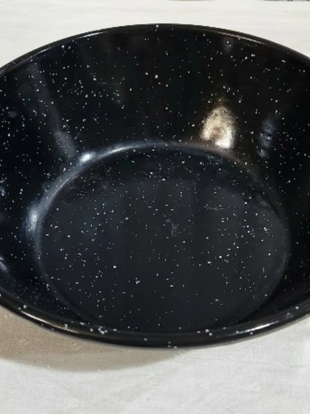 Black Speckled Enamelware Pan w/Handles 9.5 inch